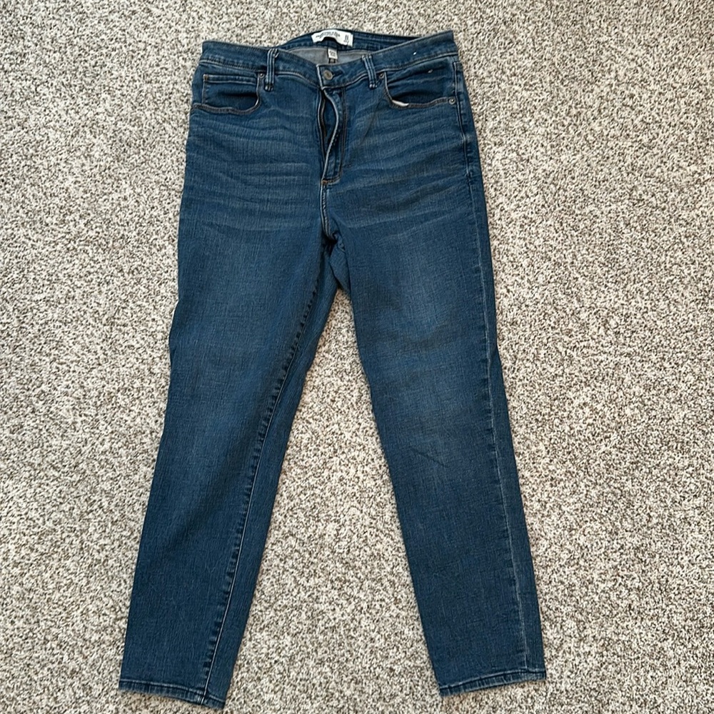 Abercrombie & Fitch. Curve Love Super Skinny High Rise Ankle. 31 regular